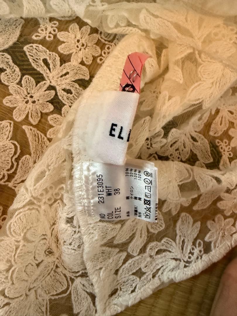 ELLIE エリー　スタンドカラーレースシャツ