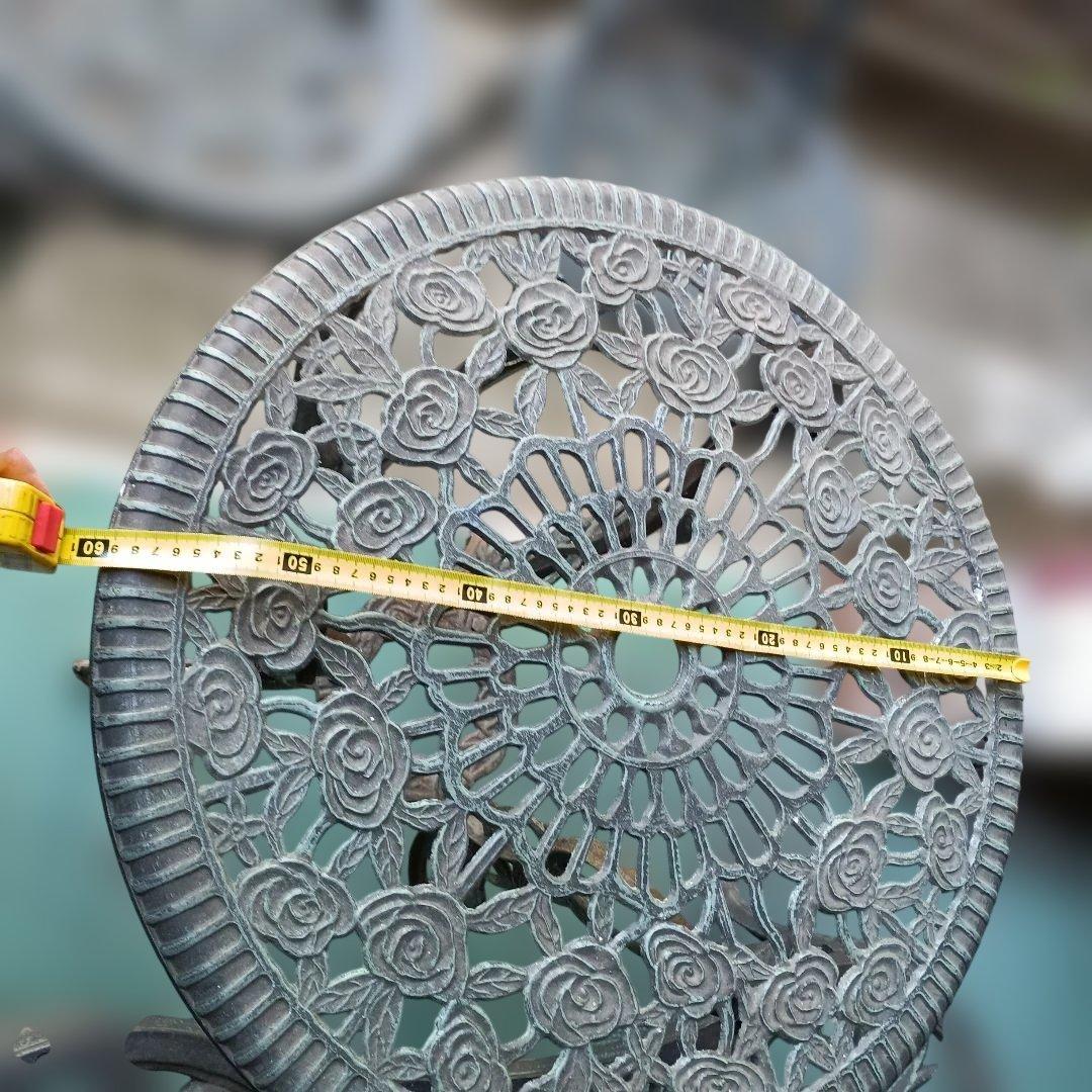 鋳鉄製花模様テーブルと椅子お買い得4点セット