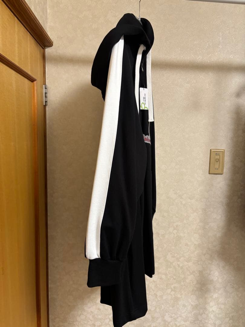 フード付きパーカー クロ