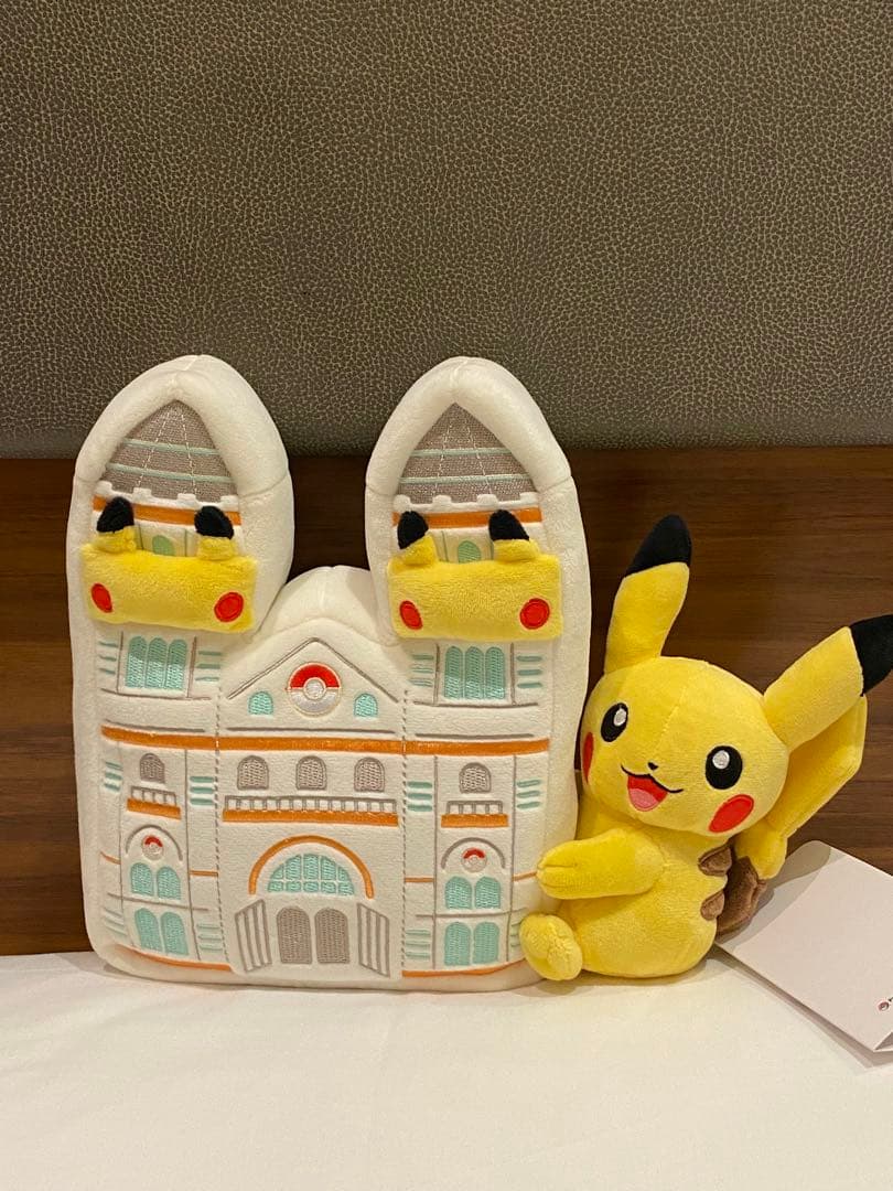ポケモン　ロンドン　英国自然博物館　ピカチュウ　ぬいぐるみ