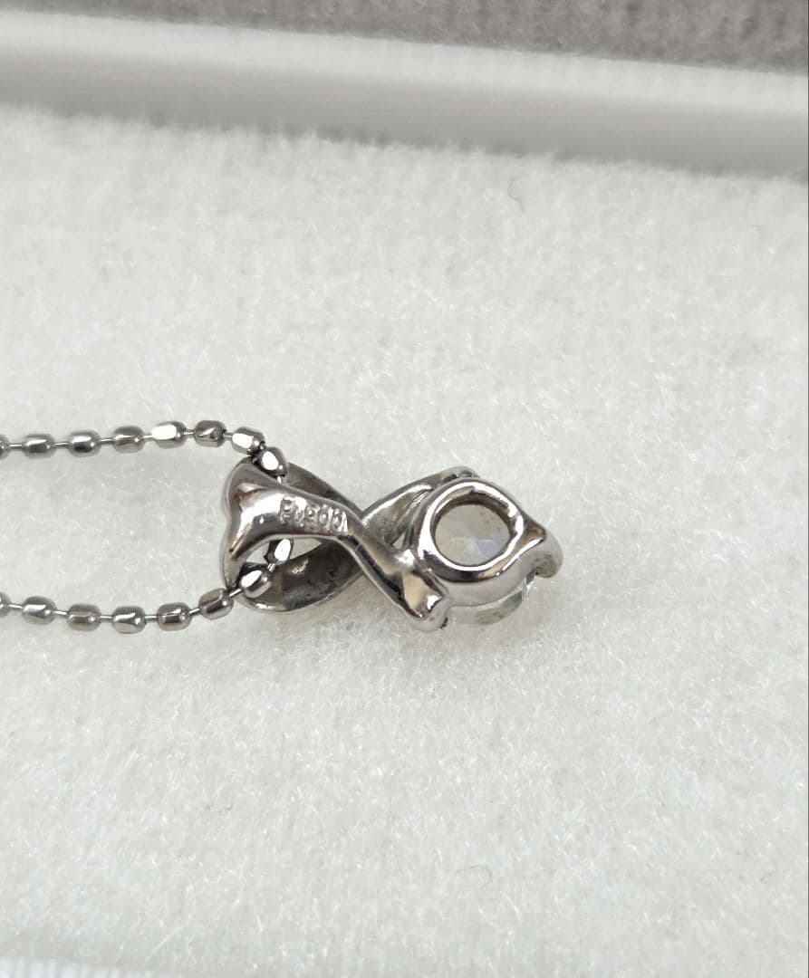 ムーンストーン　プラチナネックレス