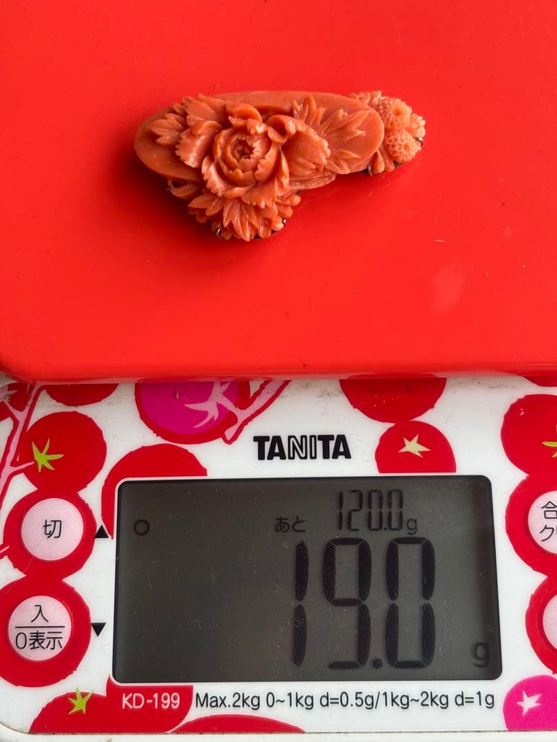 アンティーク　赤サンゴ　本珊瑚　牡丹の花の彫刻　帯留め　19g