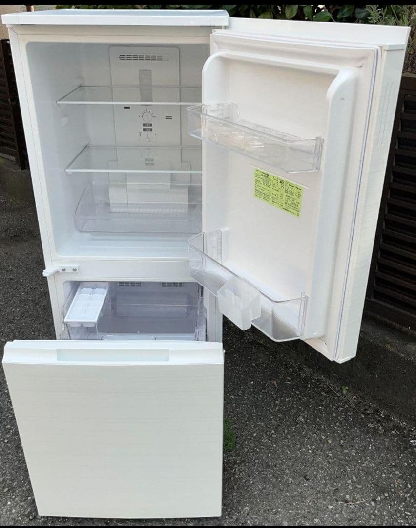 SHARP冷凍 冷蔵庫 152L 横縞模様　自動霜取り機能付き　2021年製