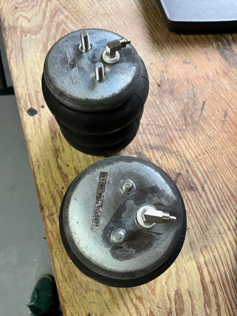 エアサス、エアバック