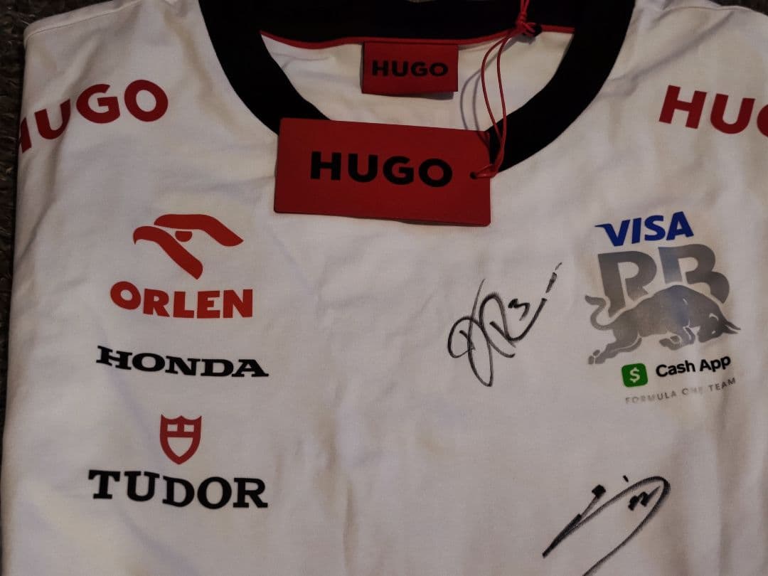 ついに昇格！ビザ・キャッシュアップ　角田裕毅&D.リカルド直筆サイン