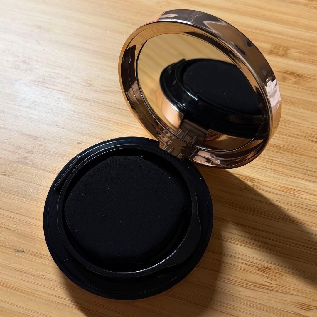 新品未使用YSLクッションファンデーション限定デザインFREETODESIRE