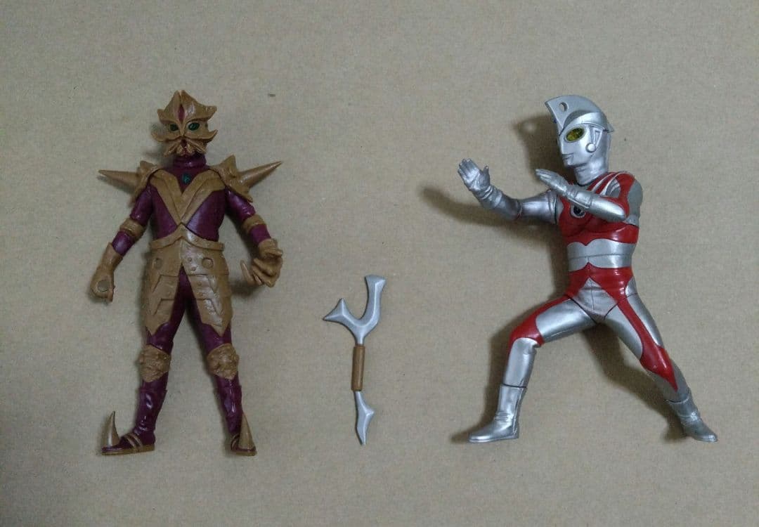 d*9様 アルティメットルミナス　ウルトラマン　16個