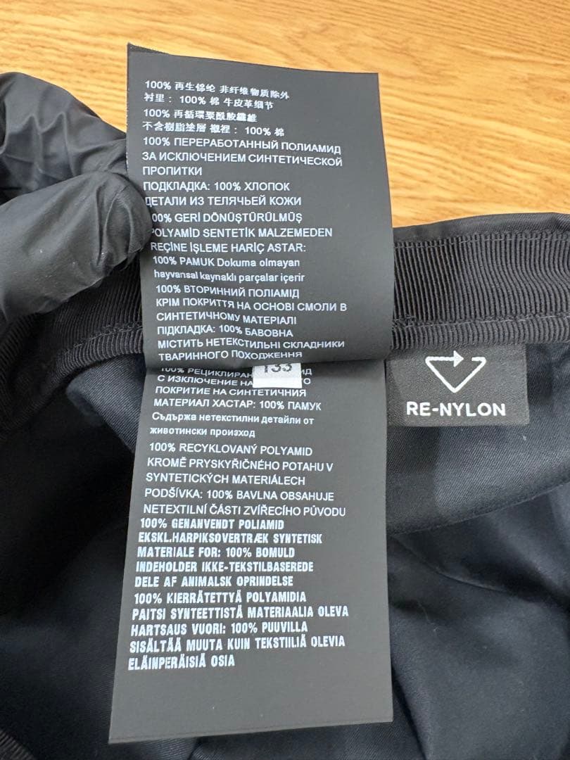 美品 PRADA プラダ　黒 キャスケット サイズ　M 箱付き