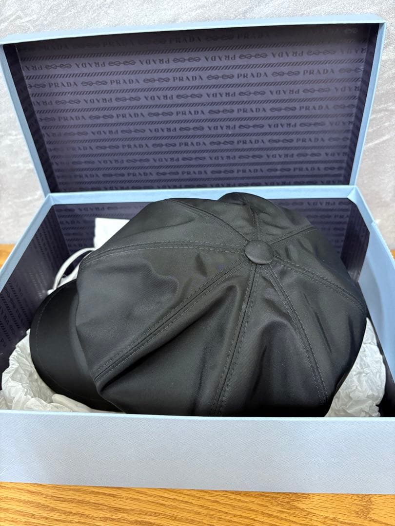 美品 PRADA プラダ　黒 キャスケット サイズ　M 箱付き