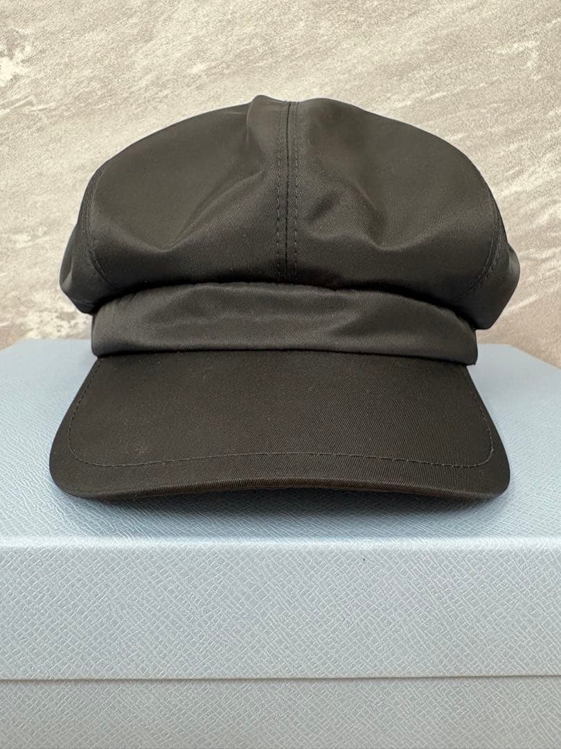 美品 PRADA プラダ　黒 キャスケット サイズ　M 箱付き