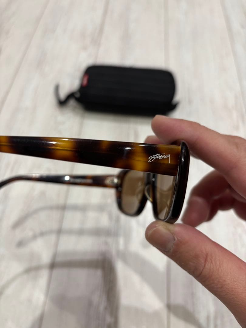 Stussy ブラウン サングラス ケース付き　Naomi