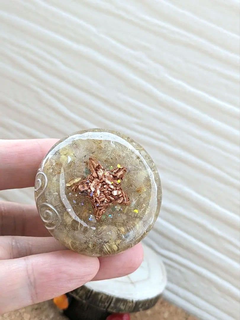 【つる927】ゴールドルチルクォーツのうんこちゃん形オルゴナイト☆他３点