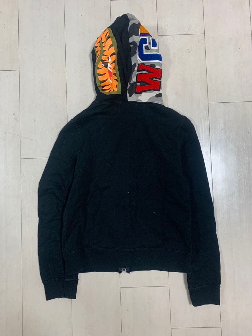 A BATHING APE シャークパーカー