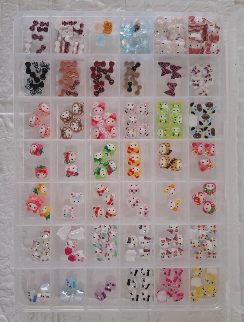 ネイルパーツ大量 ケース入り9箱セット 多様なデザイン