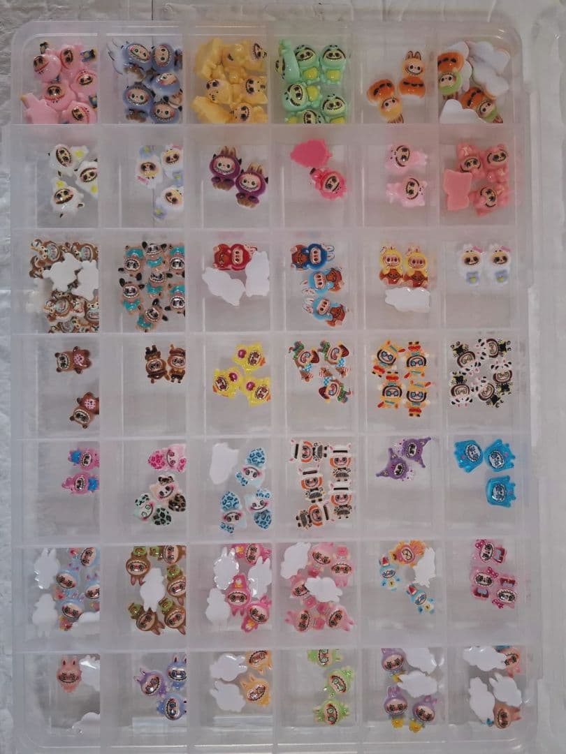 ネイルパーツ大量 ケース入り9箱セット 多様なデザイン