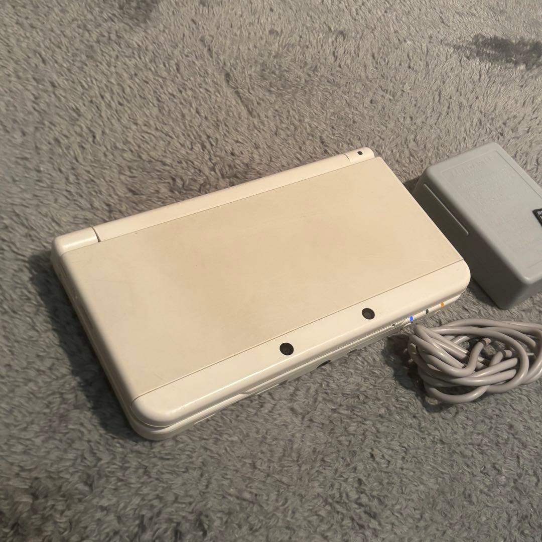 New Nintendo 3DS ホワイト 動作良好 SDカード 充電器 付属