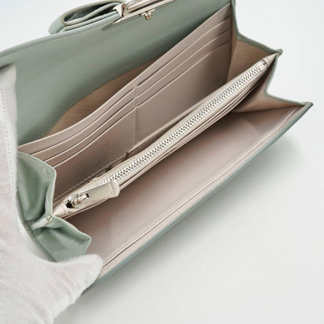 【極美品】Ferragamo 定期付　フラップ　スナップ　ヴァラリボン