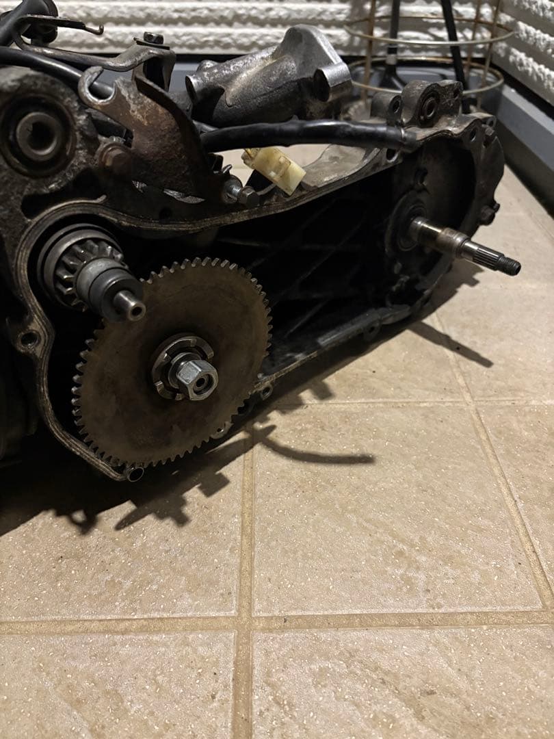 af34エンジン初爆ありピストン傷なし