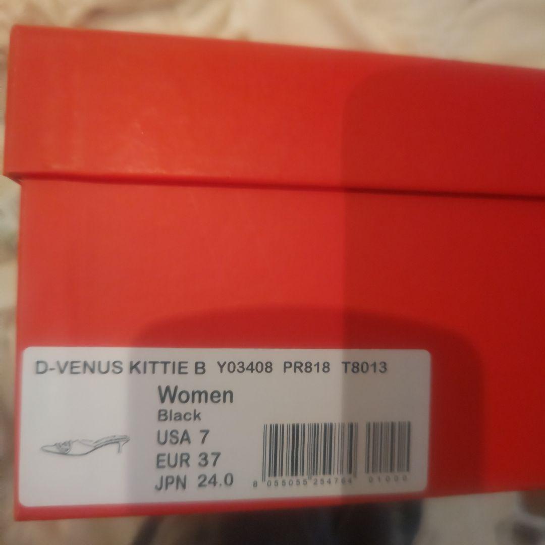 更にお値下げメタルバックル付き黒ポインテッドトゥサンダル