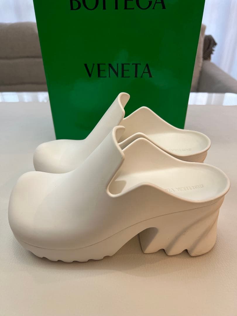 【期間限定】Bottega Veneta ホワイト クロッグサンダル