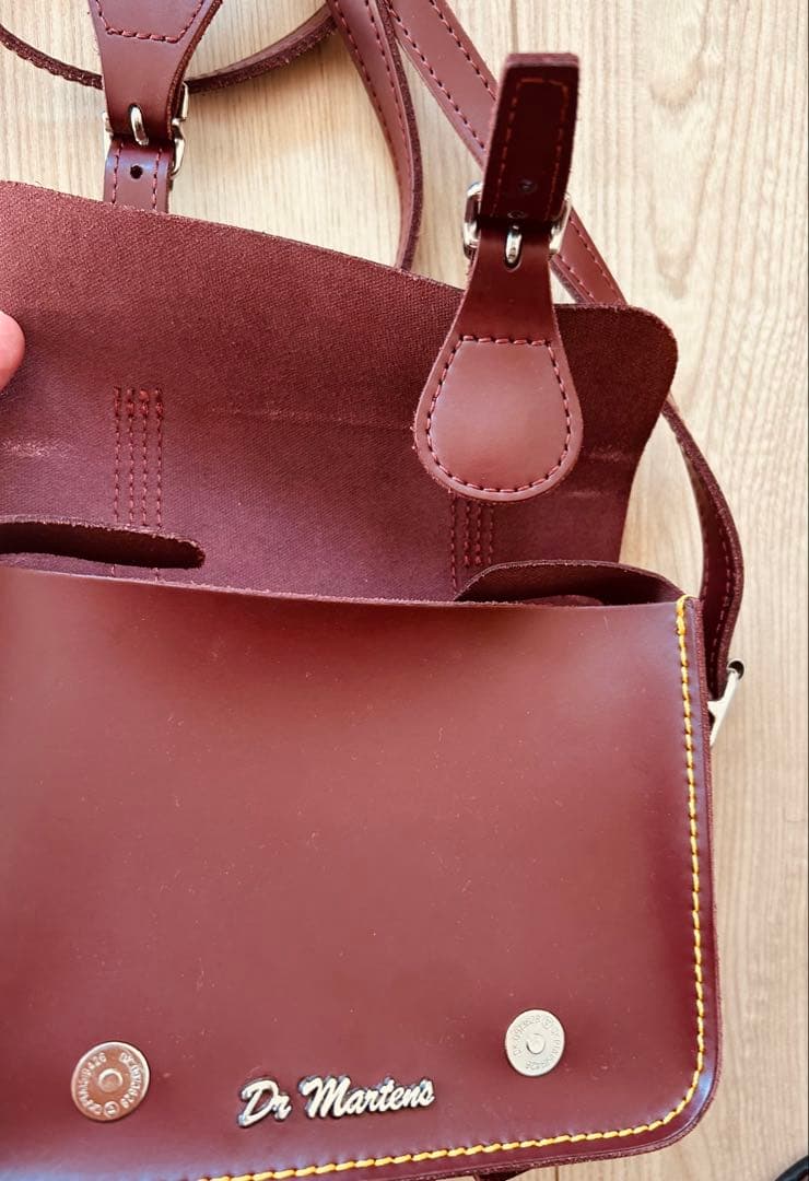 【ほぼ新品】Dr. Martens バーガンディ サッチェルバッグ 7インチ