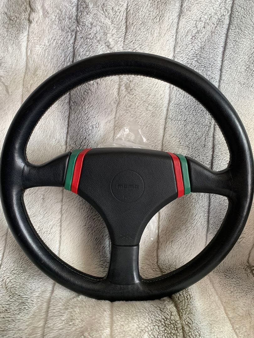 ステアリング ハンドル　MOMO