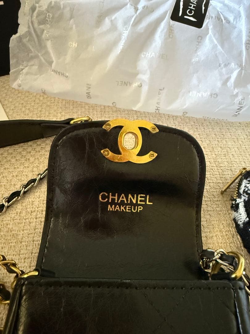 CHANEL VIP 非売品 キルト スマホショルダーケース