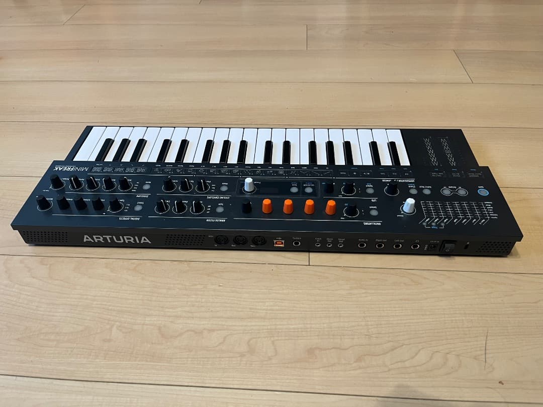 Arturia MiniFreak シンセサイザー