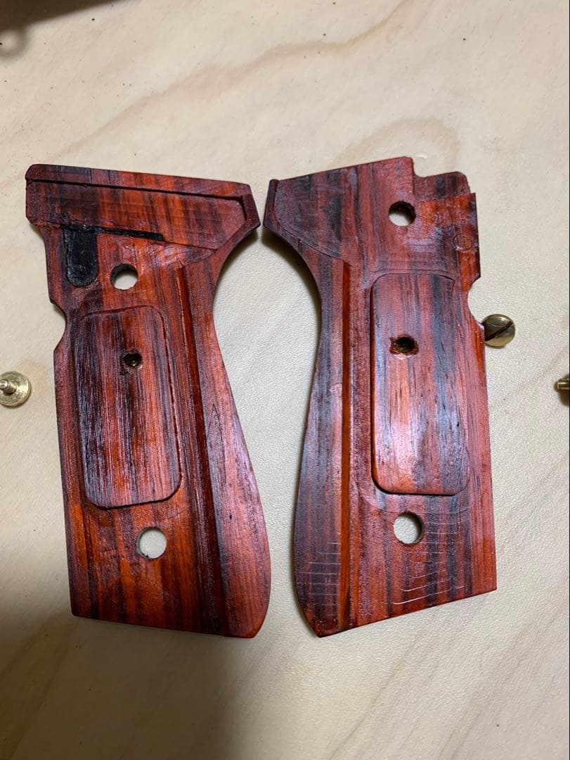 レア物　新品ベレッタ m9用サムライエッジ風木製グリップ　メタリオン金属製