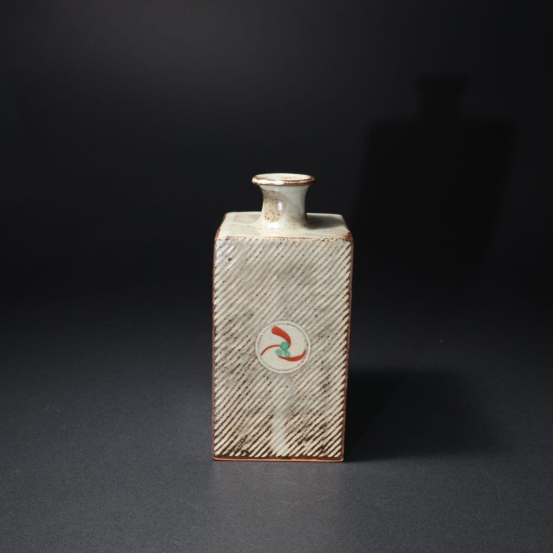 人間国宝　島岡達三　象嵌赤絵方壺　縄文象嵌　角瓶　共箱　R1463K3
