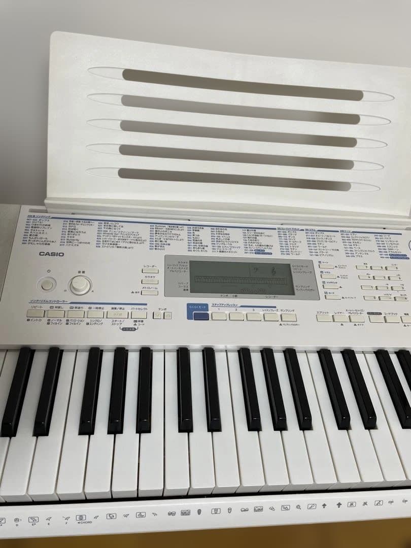 CASIOカシオ 光ナビゲーションキーボード 61鍵 LK-222 スタンド付