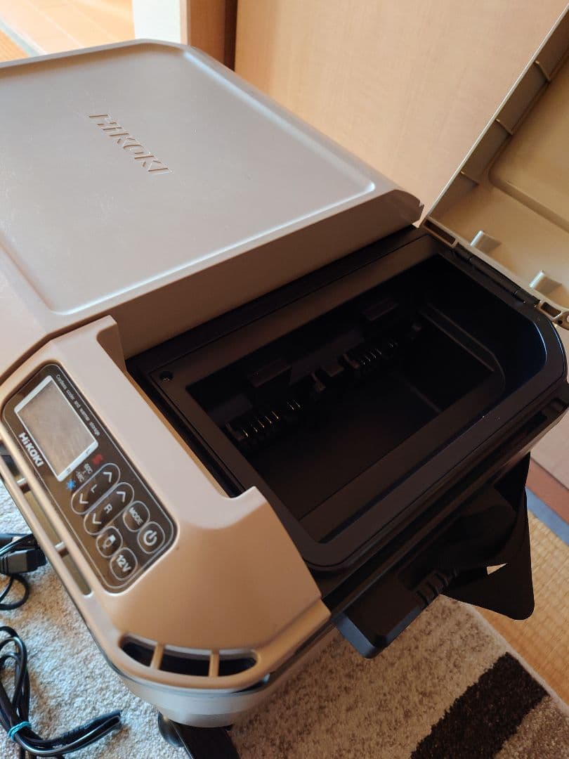 hikoki UL18DC 冷蔵庫　純正バッテリー2個付き　サンドベージュ