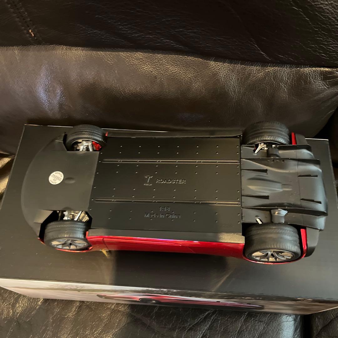パ*□様 【レア売り切れ品】テスラ　ロードスター 1:18スケール　オフィシャル