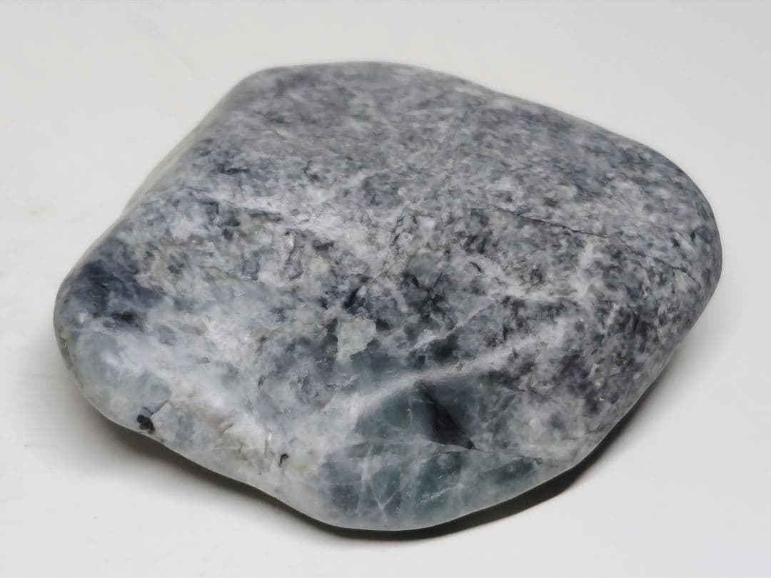 糸魚川159 翡翠 131g ヒスイ 原石 鑑賞石 自然石 誕生石 鉱物 鉱石