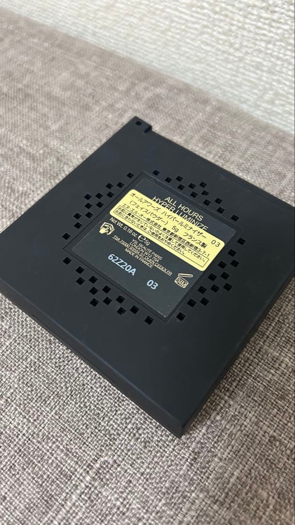 【美品】イヴサンローラン　オールアワーズハイパールミナイザー03ロージーサンド