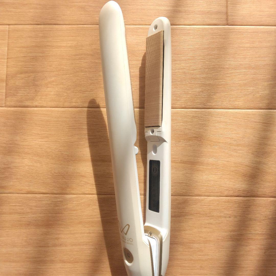 美品　絹女　KINUJO　ストレートアイロン　DS100