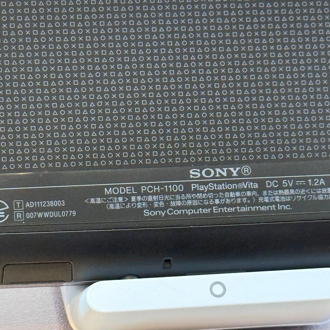 6-101【美品】PSVITA PCH-1100 クリスタル・ブラック