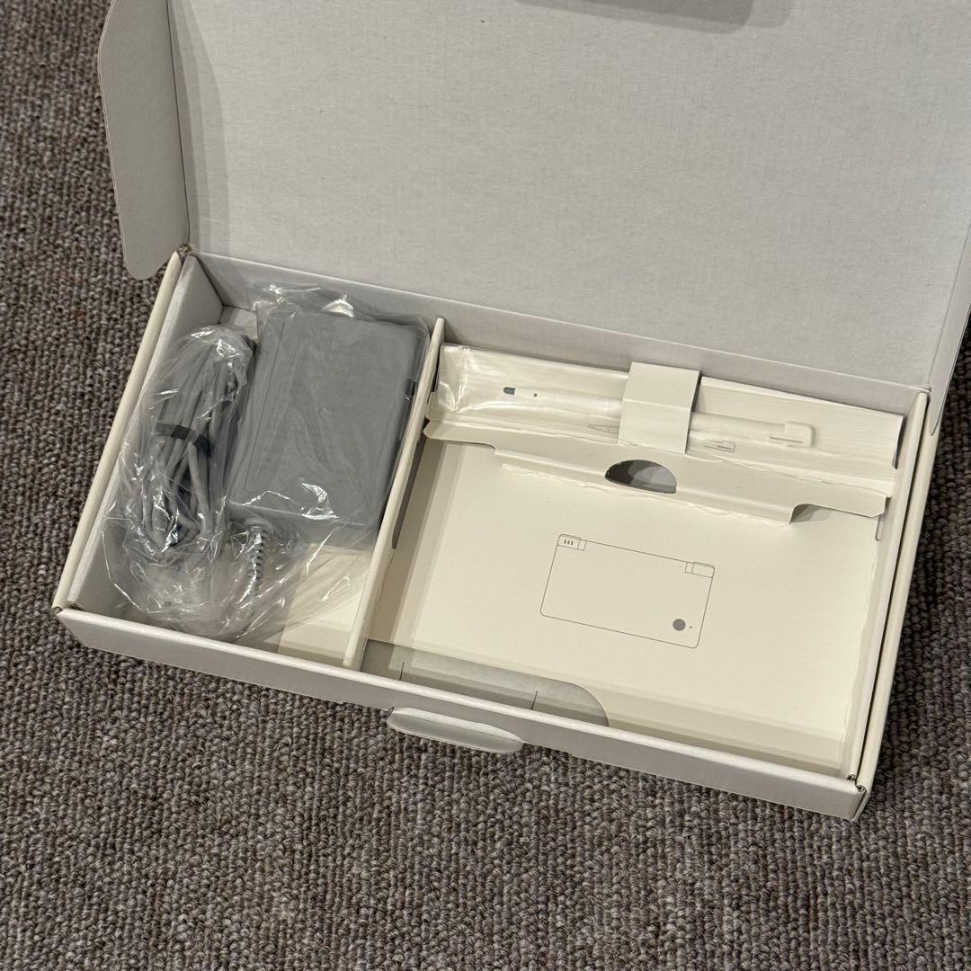 【ほぼ未使用】ニンテンドーDSi ホワイト 箱付き ①