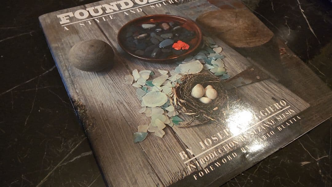 デザイン系の洋書　FOUND OBJECTS ライフスタイル　写真集　英語