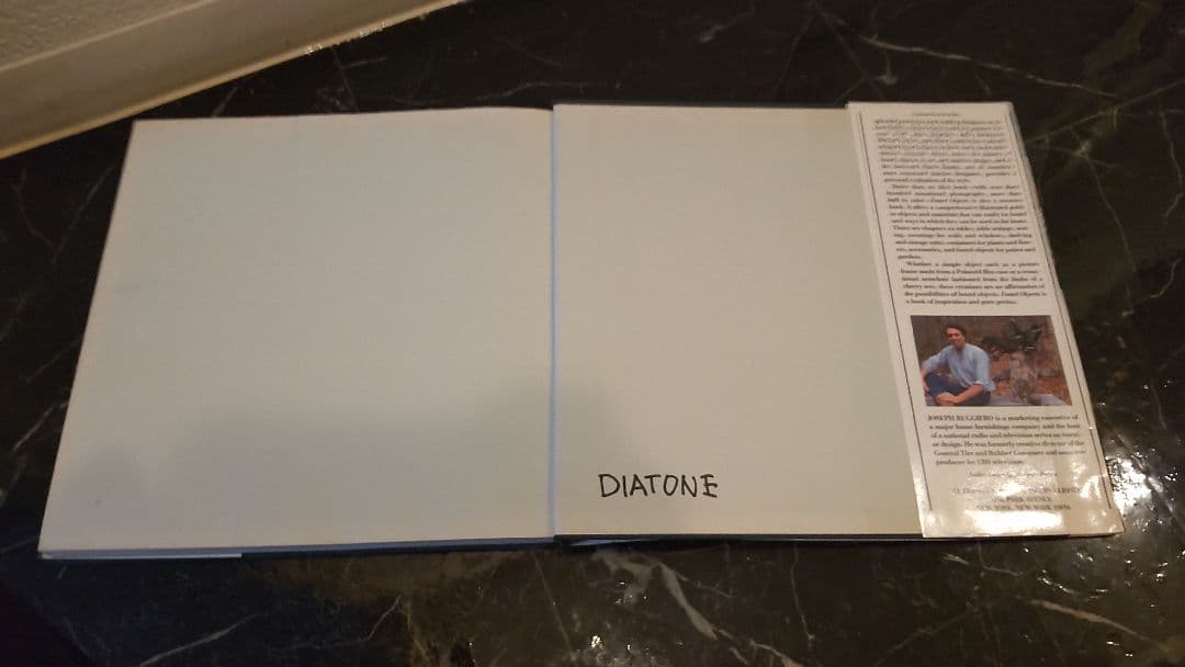 デザイン系の洋書　FOUND OBJECTS ライフスタイル　写真集　英語