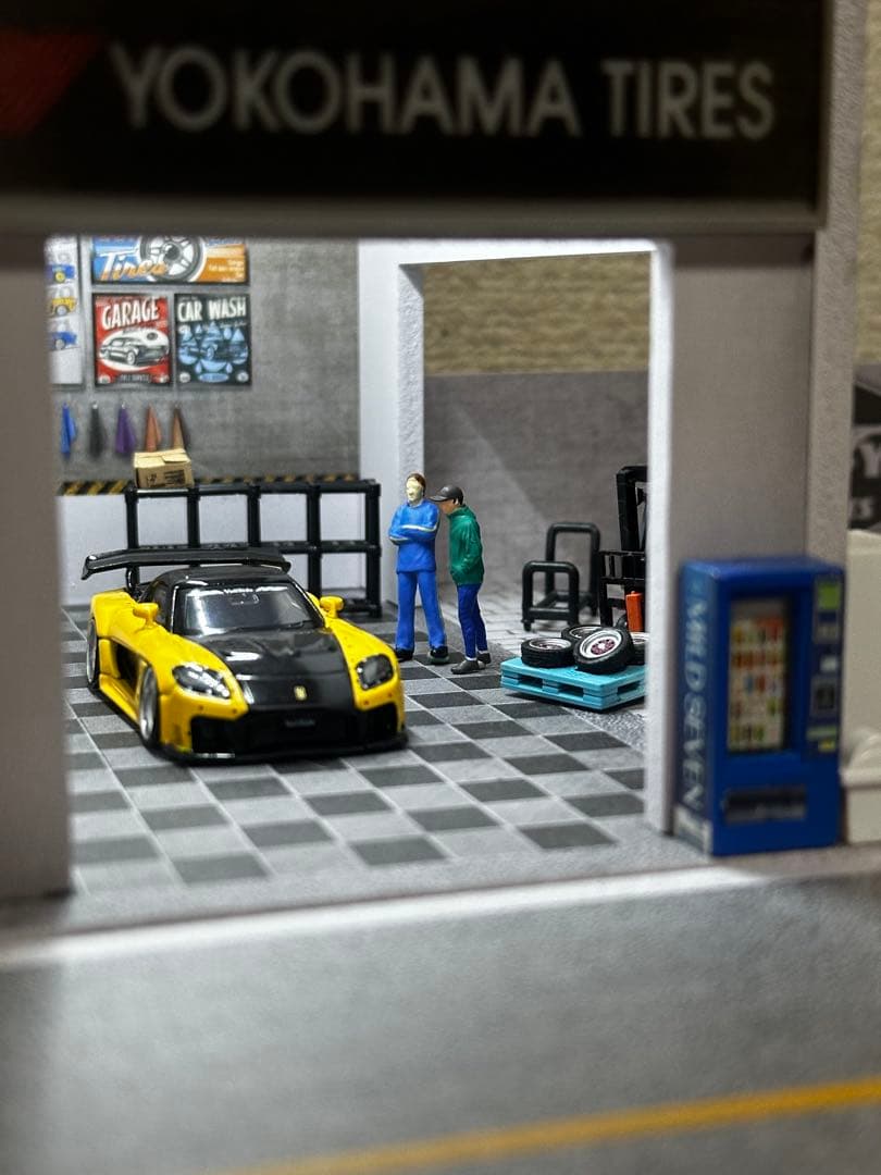64/1 ミニカー　ジオラマ　ガレージ　フィギア