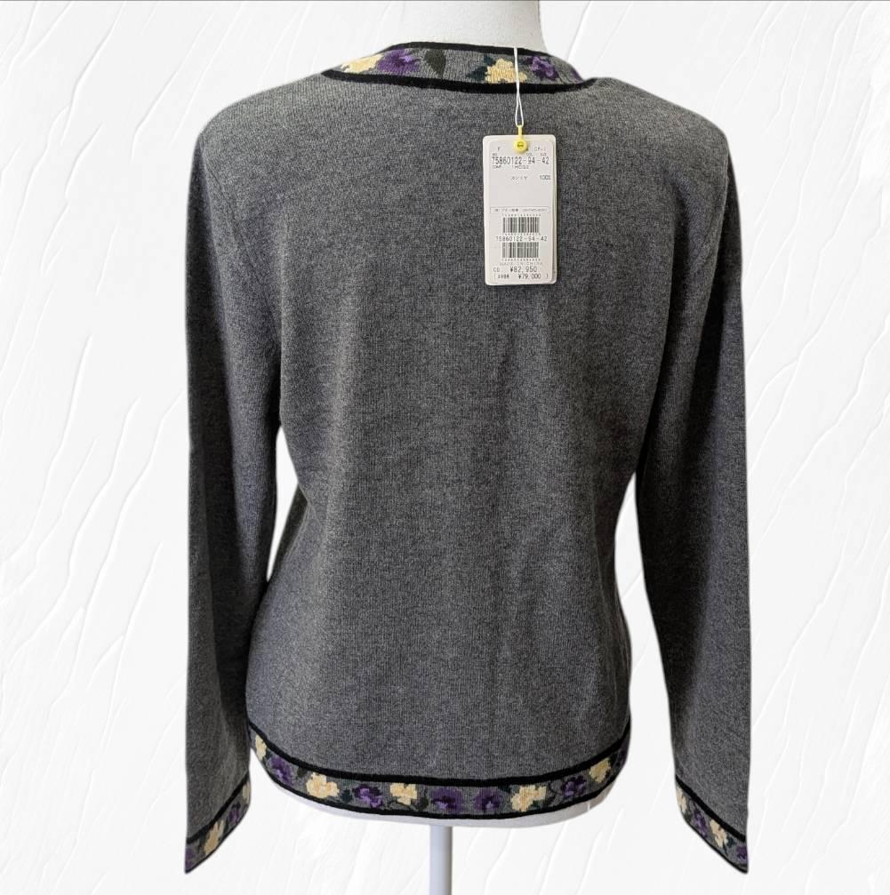 【未使用】高級 カシミヤ １００％ 花柄 グレー系 カーディガン ４２サイズ