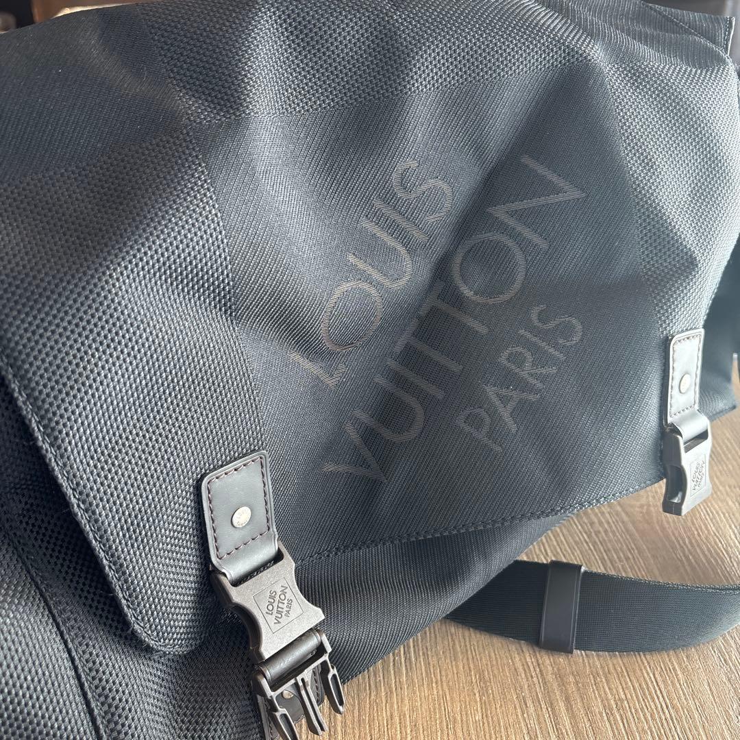 Louis Vuitton ブラック メッセンジャーバッグ