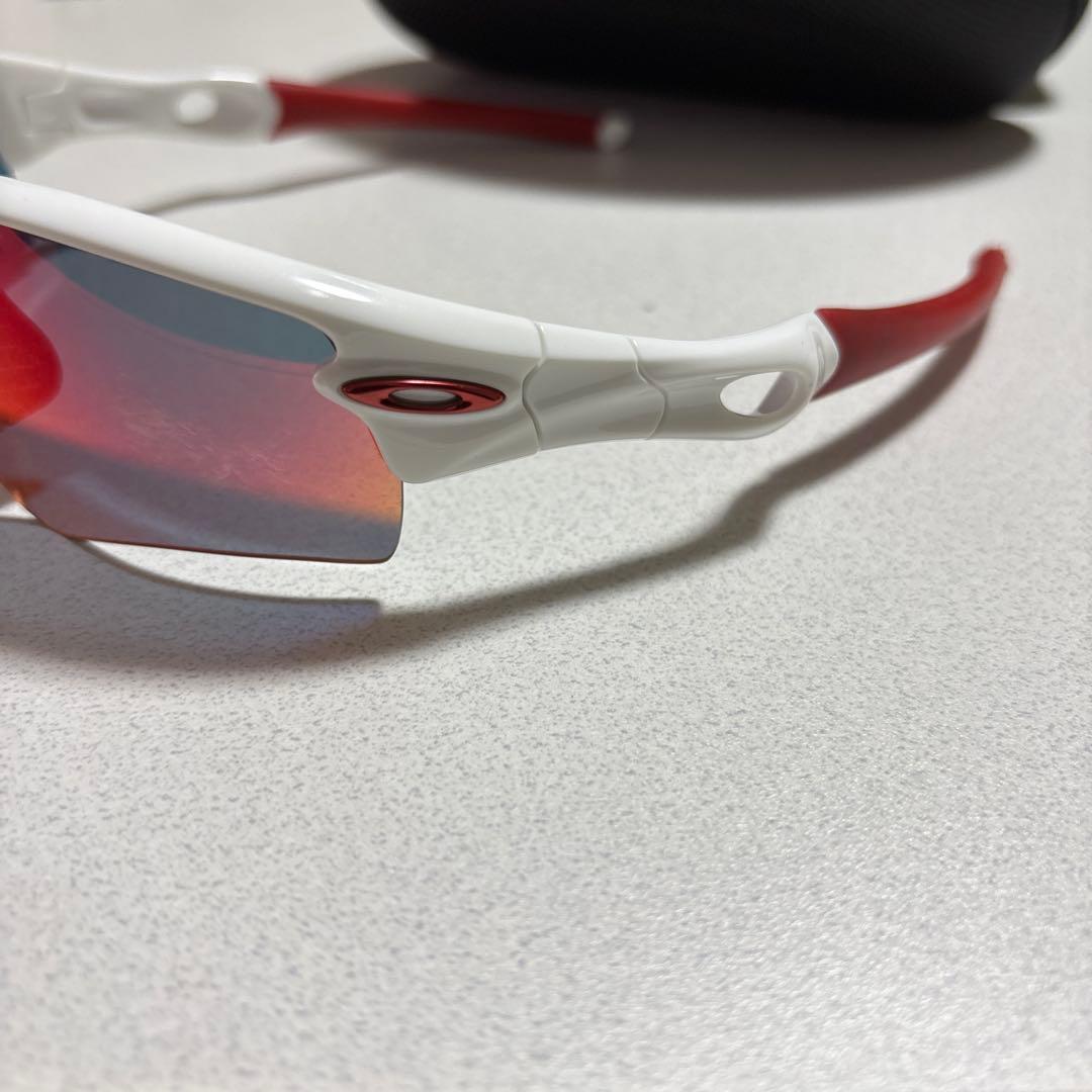 Oakley スポーツメガネ ホワイトフレーム 赤レンズ ケース付き