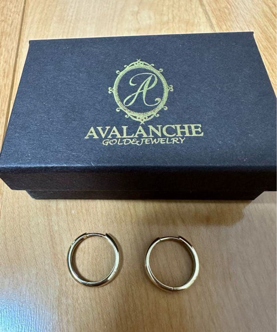 AVALANCHE アヴァランチ　フープピアス　ゴールド　両耳用