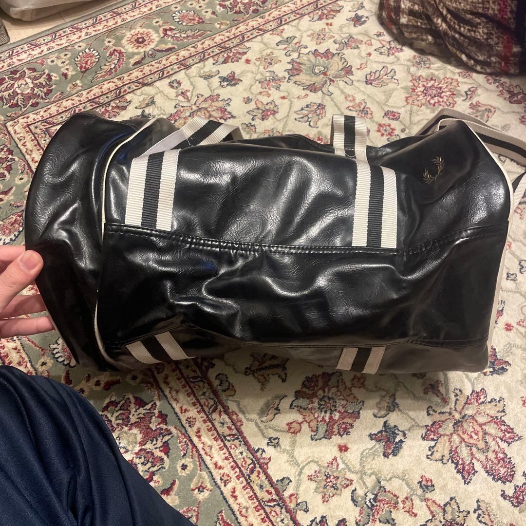 FRED PERRY ブラック ドラムバッグ ボストン