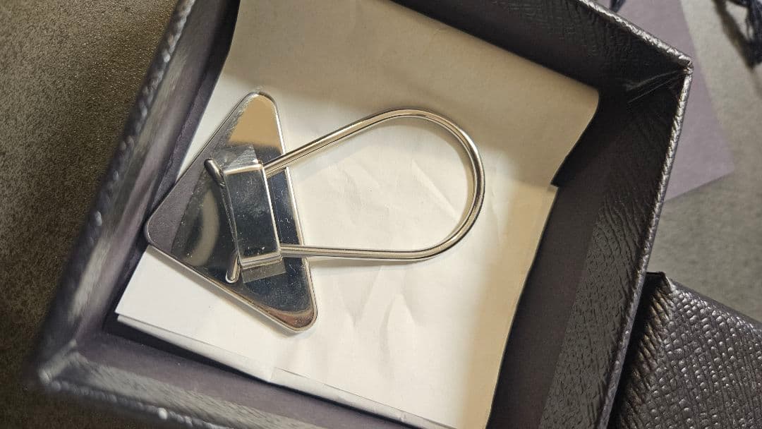 新品未使用　PRADA エナメルメタル　キーリング