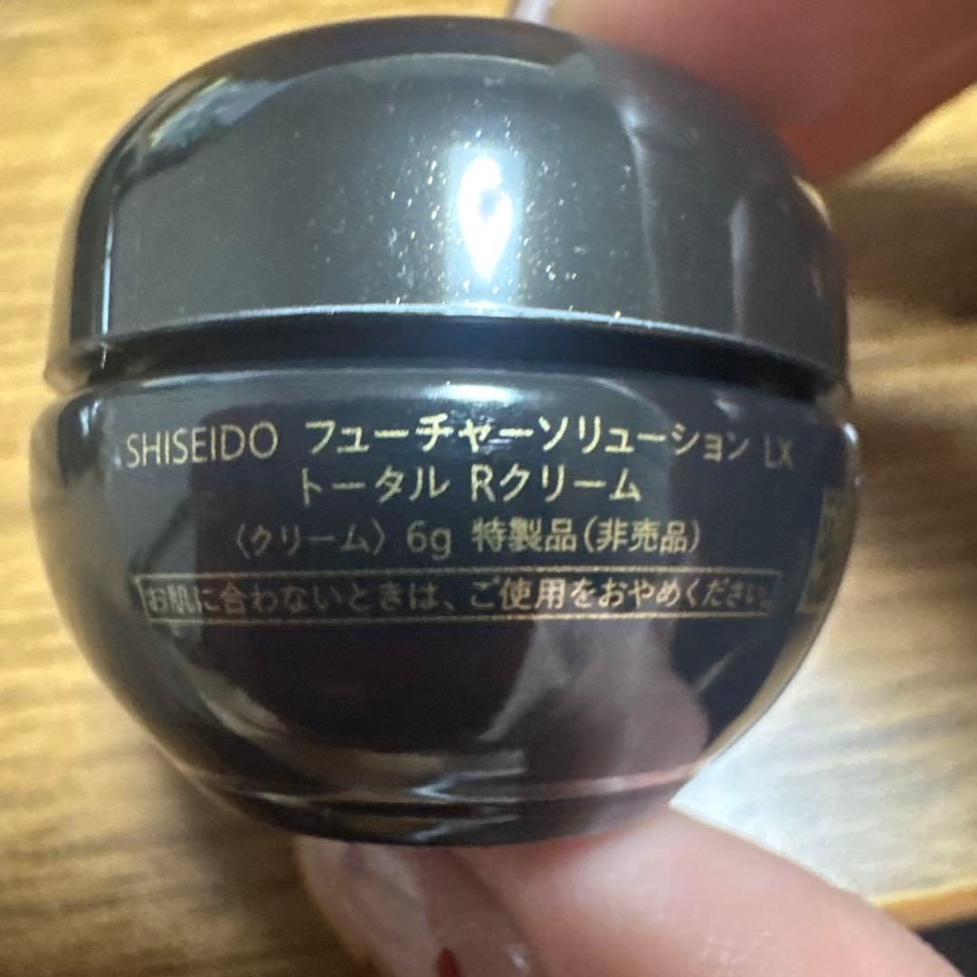 フューチャーソリューションLXアイアンドリップコントアRクリーム＆サンプルセット