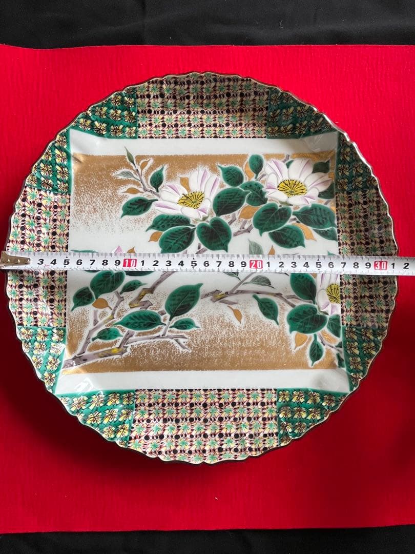 芸術員会員 武腰敏昭作 『色絵九谷 山茶花文』飾皿 約31.5cm 管理K362