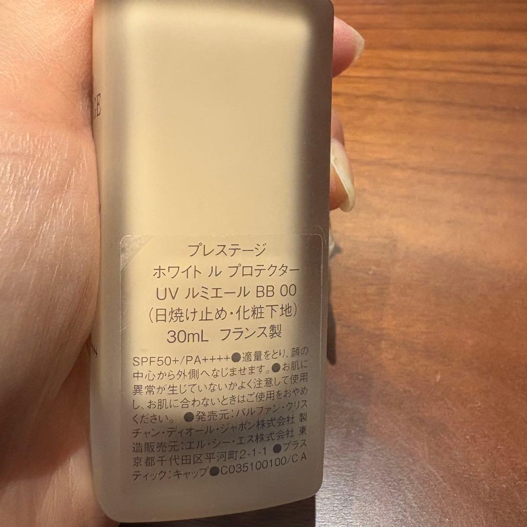 りんご　ディオール　ホワイト ル プロテクター UV ルミエールBB 00